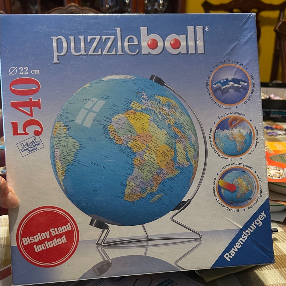 NWT Ravensburger Puzzleball Globe - Blue and Multicolor